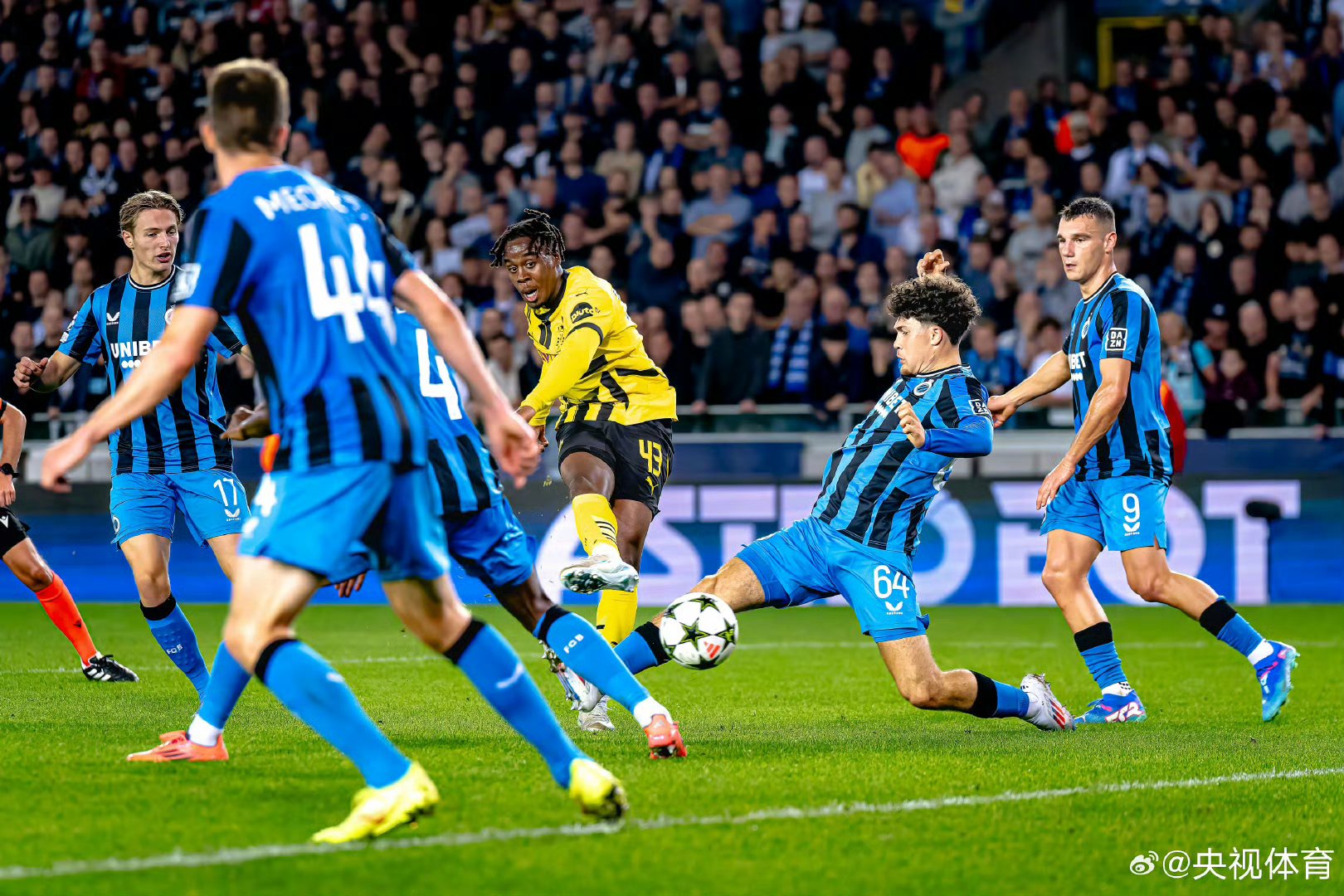 冲刺阶段突围战来临，多特蒙德围绕西甲刷新队史纪录，媒体盛赞，临场指挥获称赞的简单介绍