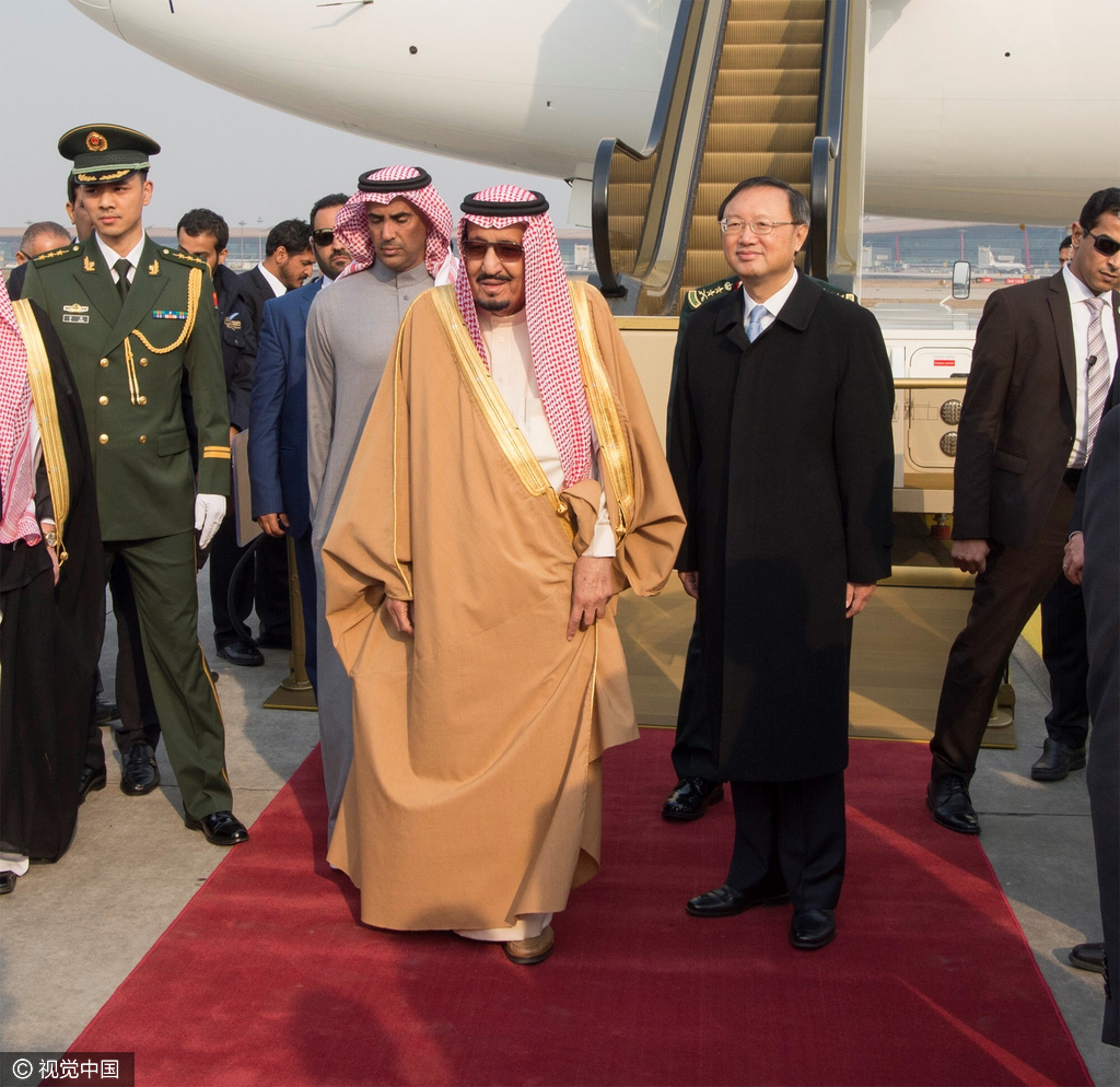 包含萨克拉门托国王训练开放日；窗口期篮板制胜引欢呼；德甲在即；球探报告显示潜力的词条