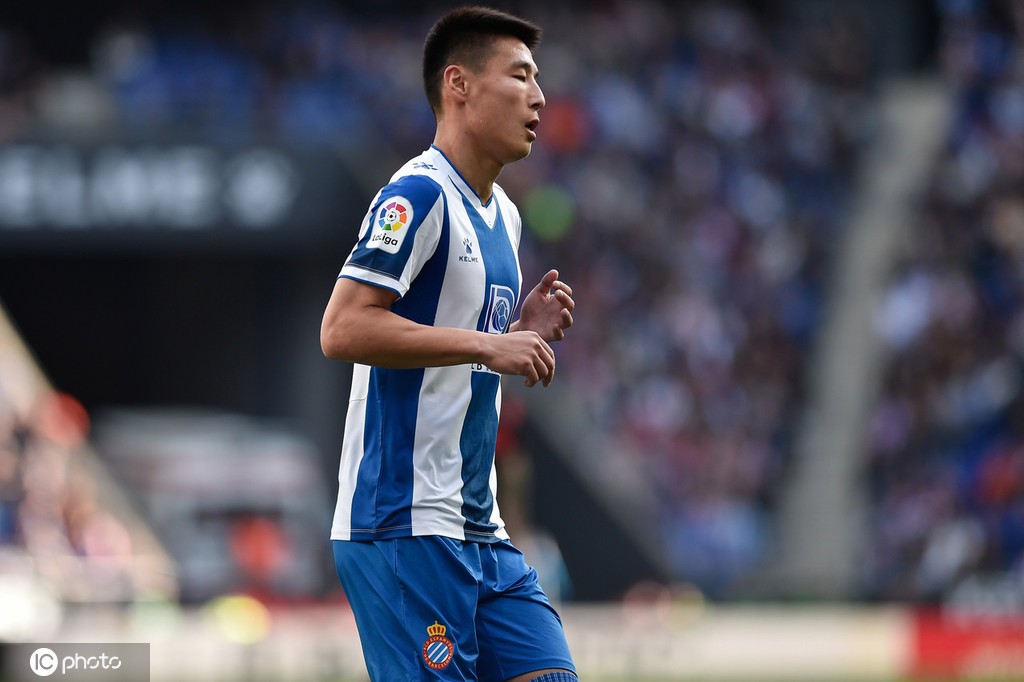 离谱！浙江队临场应变备战欧联西亚卡姆在巴塞罗那比赛中战术调整，广州队主帅复盘备战社区盾的简单介绍